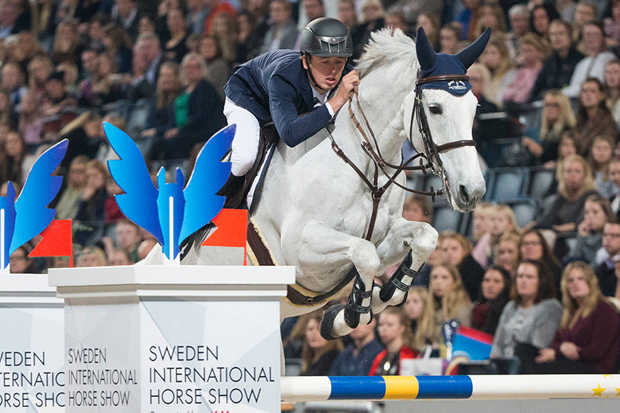 Friends Arena 161126 Bertram Allen och Molly Mallone vann 140-hoppningen och sin fjärde VW-bil. Photo: Roland Thunholm Code: 718 35