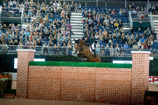 McLain Ward & ZZ Top en route to tie for first in the Central Park Puissance Ph. Lucio Landa