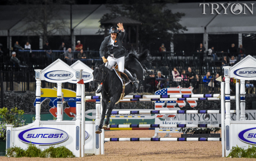 Andrew Kocher celebrates over the final fence. Ph. ©Meg Banks/TIEC