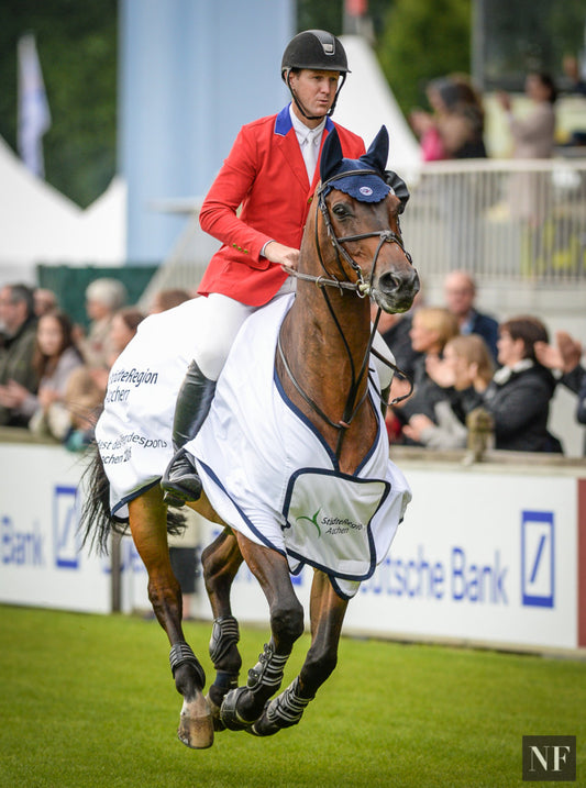 McLain Ward & HH Carlos Z celebrate their win in the victory gallop. 