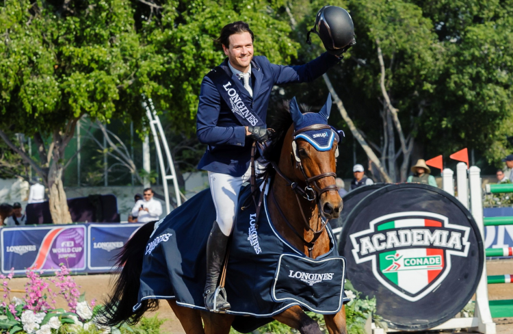 Luis Alejandro Plascencia O Captures Longines FEI World Cup™ Jumping Guadalajara CSI4*-W