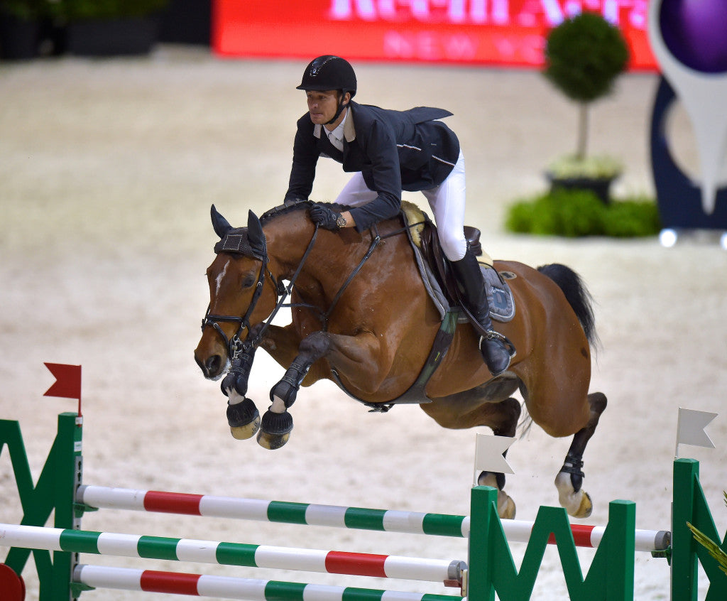 Olympic champions Steve Guerdat (SUI) and Nino des Buissonnets at full stretch on their way to the joint lead going into the final leg of the Longines FEI World Cupª Jumping Final in Lyon (FRA). Credit: FEI/Arnd Bronkhorst/Pool Pic 